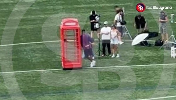 科银宏泰 西媒：拉什福德穿上巴萨球衣拍定妆照，道具有红色电话亭