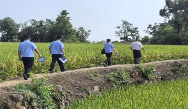 立盟策略 资观暖阳(27)|辅警驻村记: 我就是村民的“服务员”